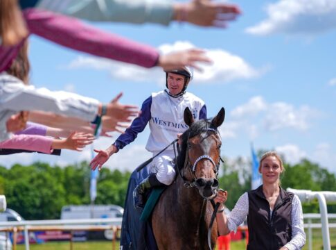 Lady Charlotte siegt unter Adrie de Vries im Großer Preis der Burckhardt-Gruppe – Preis der Neuen Bult – Listenrennen