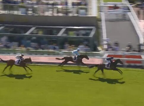 Bärenstark: Derby-Kandidaten zwei drei in der Chester Vase Lambourn