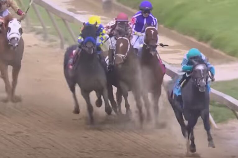Wahnsinn! Journalism fällt fast – gewinnt aber Preakness Stakes