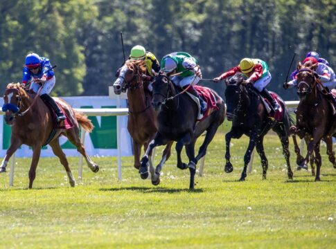 Pavel Vovcenko: "Das Irish St Leger lockt uns schon sehr" Waldadler (2.v.li.) am Sonntag im Oleander-Rennen