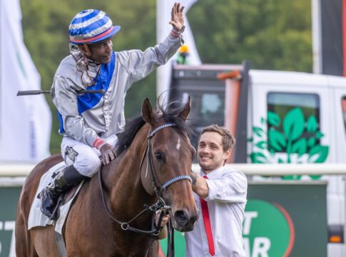 Anschnallen! Switsch schaltet hoch und gewinnt BMW Berlin-Rennen Switsch siegt unter Eduardo Pedroza