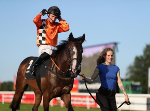 Adio sagt Adios – Zweiter Sieg in Folge für jubelnden Club Neue Bult Adio siegt unter David Liska