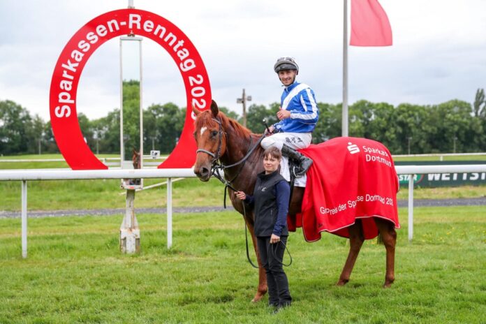 Calyx Rose siegt unter Rene Piechulek im Grosser Preis der Sparkasse Dortmund - Listenrennen