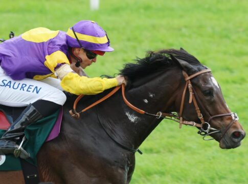 Done Decision gelingt der Baden-Hattrick Done Decision siegt unter Thore Hammer-Hansen