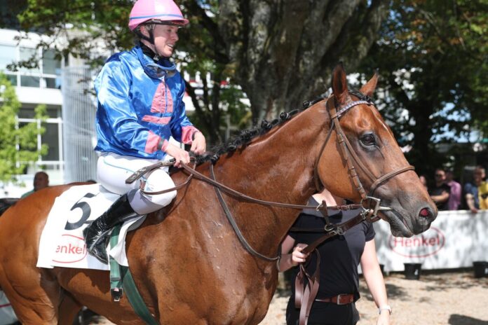 Poet's Realm siegt unter Silke Brüggemann