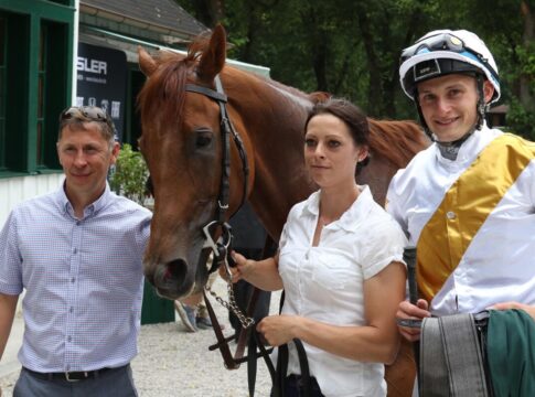 Elmos Fire in der alten Heimat in seinem Element Elmos Fire siegt unter Senan MacRedmond