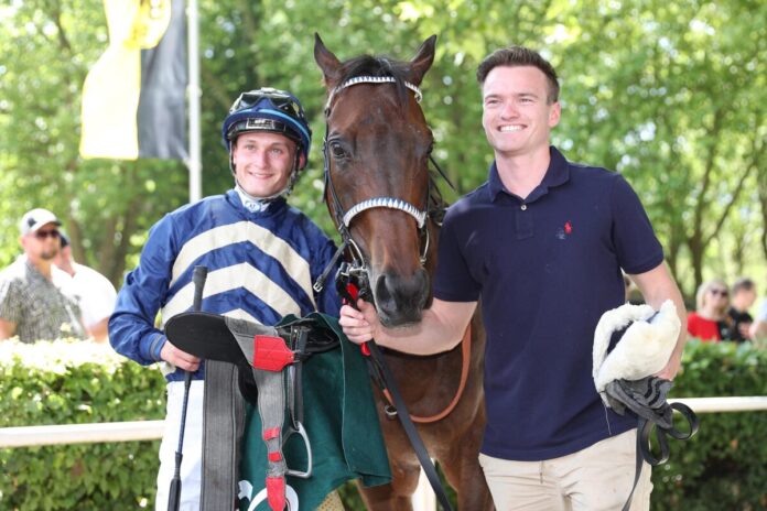 Glicourt siegt unter Senan Macredmond Glicourt siegt unter Senan Macredmond