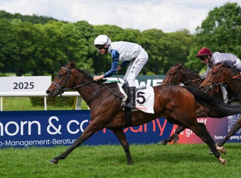 Top-Aufwertung für Lady Ilze und die 1000 Guineas: D’ores Et Deja Diane-Fünfte Lady Ilze siegt unter Adrie de Vries in den Horn und Company – 105. German 1000 Guineas, Gr.2