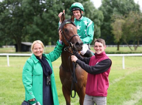 Tausendschön siegt unter Adrie de Vries