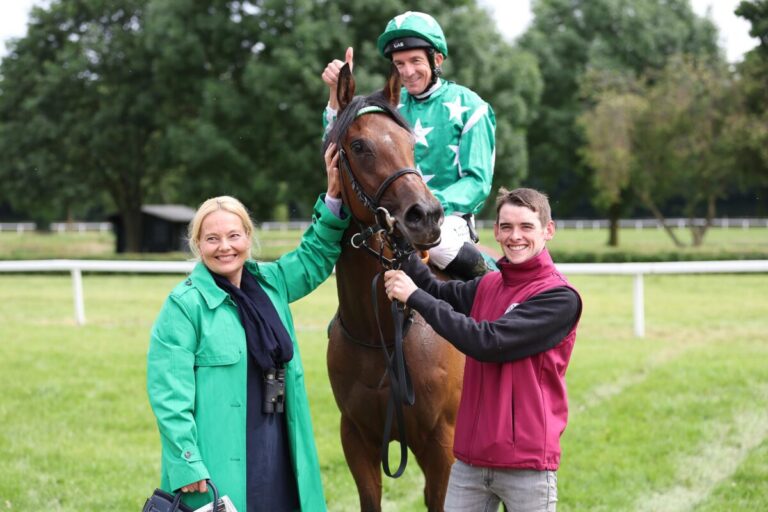 Tausendschön macht es richtig schön – Emerald-Stute beim Debüt vorne