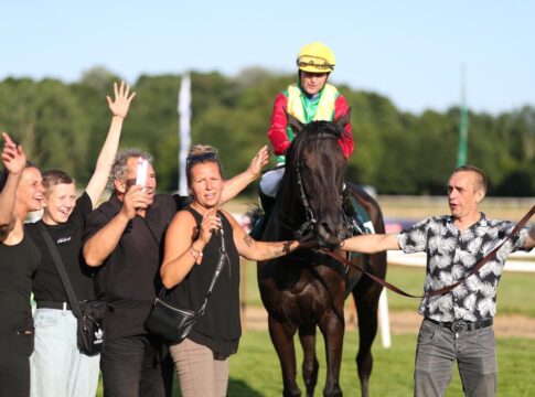 "Kult-Stute" Nastaria für den Großen Preis von Berlin nachgenannt Nastaria siegt unter Jozef Bojko