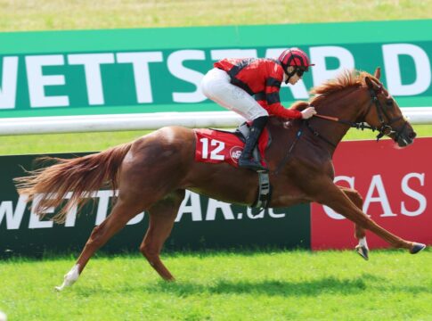 Santa Carolina ist die erste Siegerin des Grand Prix-Tages in Iffezheim Santa Carolina siegt unter Leon Wolff