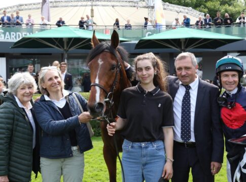 Self Solution siegt unter Adrie de Vries