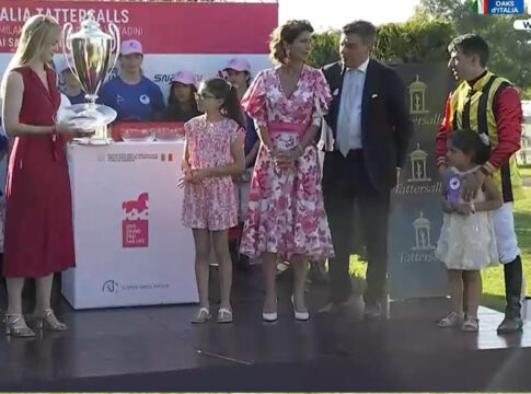 Oaks d’Italia – Deutsche Stuten bei Klaynn-Gala ohne Möglichkeiten Siegerehrung nach den Oaks d'Italia Foto: Screenshot