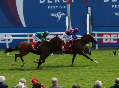 Jan Brueghel schlägt heißen Favoriten Calandagan im Coronation Cup SpW25EpsomCoronationCupEinlauf Jan Brueghel vor Calandagan Foto Rolf Hemke EY5B7836zoom