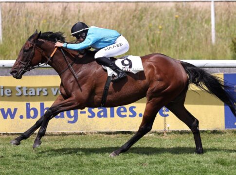 Knoten endgültig geplatzt - Tex Lot siegt auch über 2800 Meter Tex Lot siegt unter Lilli-Marie Engels