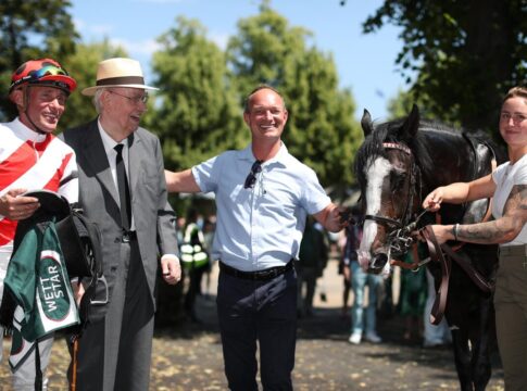Pietsch soll Waldnebel auch im Derby reiten, es sei denn.. Waldnebel siegt unter Alexander Pietsch