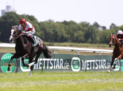 Waldnebel empfiehlt sich für das Derby Waldnebel siegt unter Alexander Pietsch