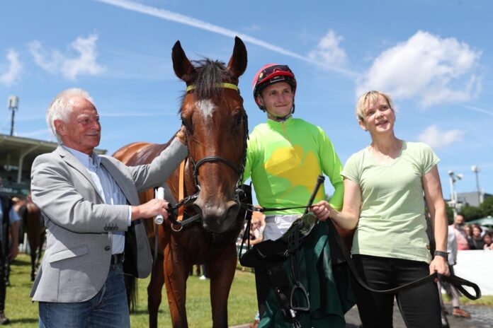 Cherub Rock und Team