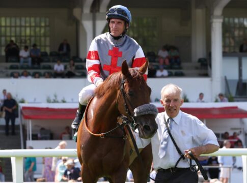 Auf seiner Bahn: Andrasch Starke führt Gesa zum Ausgleich II-Sieg Gesa