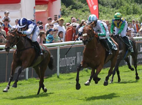 Horn: Erstes Handicap, erste Überraschung - Sword Heart überrascht Sword Heart (li.) siegt