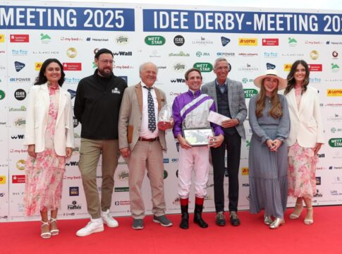 Adlerstolz siegt unter Andrasch Starke