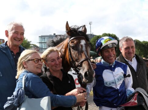 Rüm Hart-Doppel in Hamburg: Auch Ally McMagic in Horn voraus Ally McMagic siegt unter Alexander Pietsch