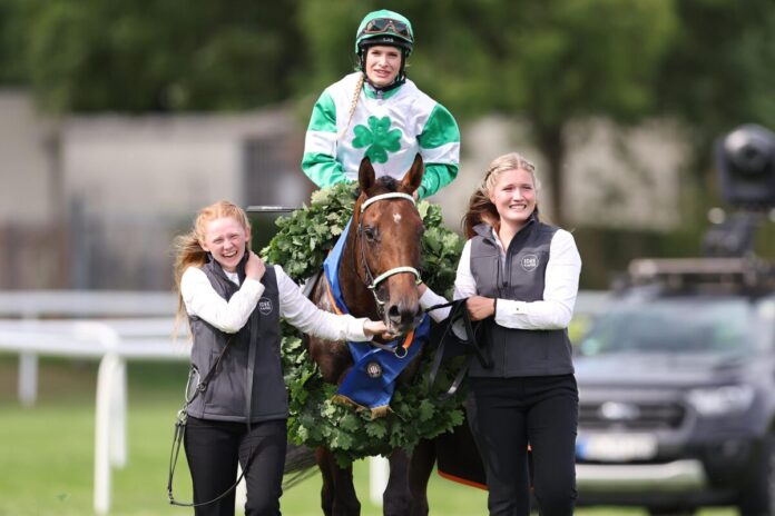 Hochkönig siegt unter Nina Baltromei im IDEE 156. Deutsches Derby, Gr.1