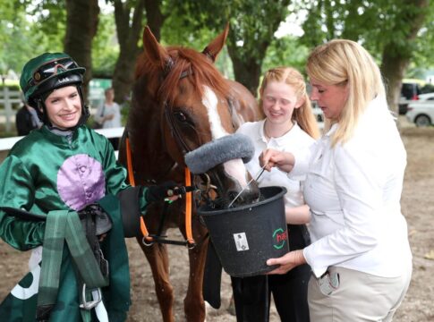 Derby-Heldinnen Almenräder und Baltromei auch beim Heimspiel top Murray siegt unter Nina Baltromei