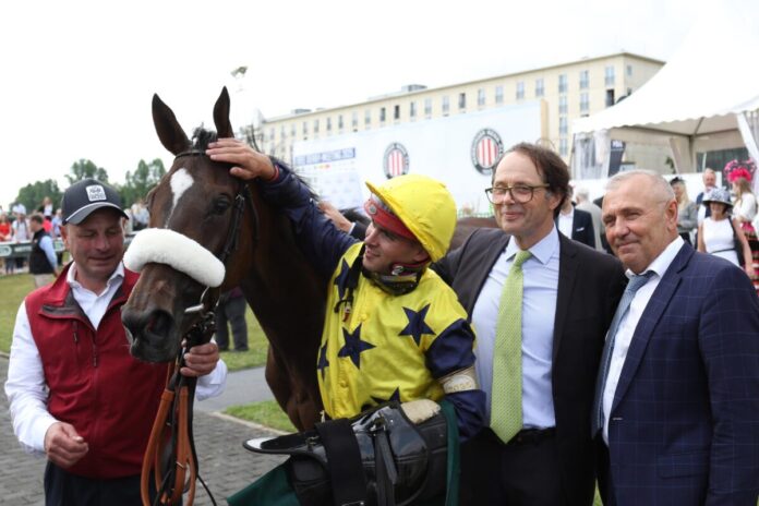 Nyra siegt unter Thore Hammer-Hansen im Best Place Immobilien Hamburger Stuten-Preis, Gr.3