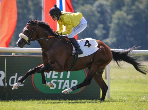 Favoritensieg zum Auftakt in Hoppegarten Pasha Al Gunay siegt unter Nina Baltromei