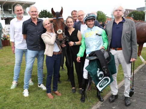 Diesmal ohne Kampf und Hattrick! Kämpfer auch in Hamburg nicht zu schlagen Kämpfer und Team