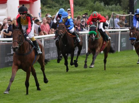 Fegentri: Belgierin serviert Boltes Rose of England ersten Sieg Rose of England siegt