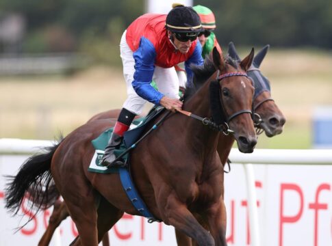 Goliaths kleine Schwester - Schlenderhans Go Flying endlich Siegerin Go Flying siegt unter Andrasch Starke