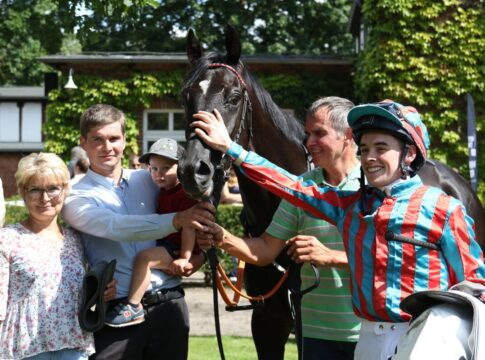 Zweites Rennen und zweiter Favoritensieg – Mariano gewinnt mit Byrne Mariano siegt unter Sean Byrne