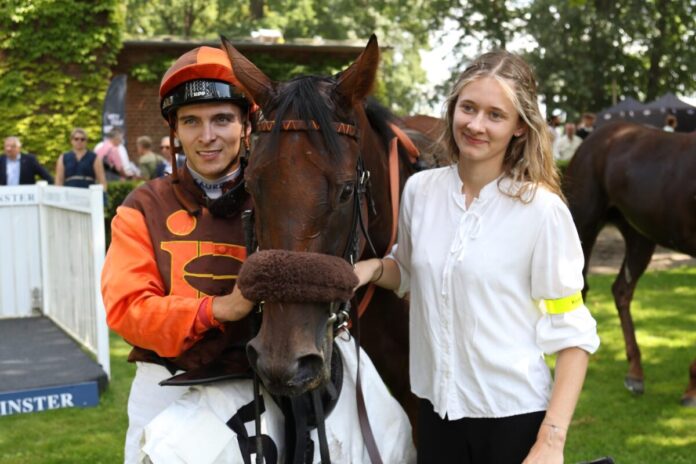 Koffi Kick siegt unter Thore Hammer-Hansen im ARQANA Hoppegartener Stutenpreis, L.