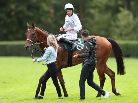 Karisoke wie ein Flugzeug – „Gehört nicht in diese Klasse!“ Karisoke siegt unter Adrie de Vries