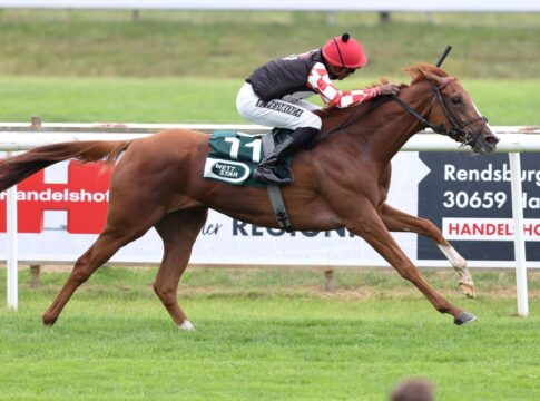 Perfekter Einstand für „Turf Germany“: Strahlende Gesichter mit Keep Smiling Keep Smiling siegt unter Eduardo Pedroza