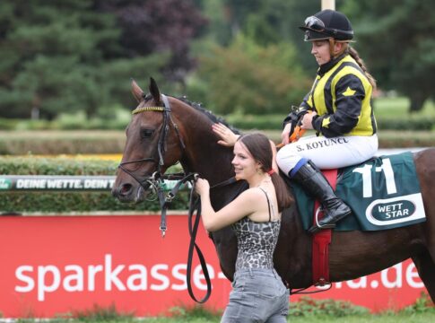 Sea The Stars-Sohn Livonia Star sorgt für Hofer-Heimsieg - Ärger über Start Livonia Star siegt unter Stefanie Koyuncu