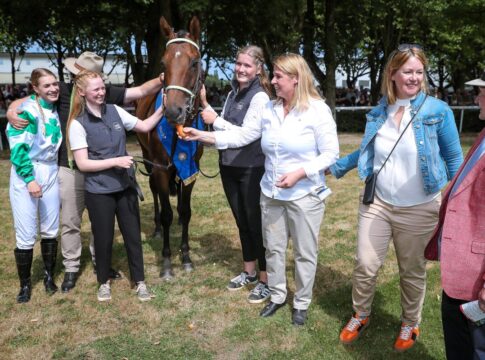 „Es läuft alles nach Plan“ - Derbysieger Hochkönig vor Baden GP Der Derbysieger Hochkönig wird vom Rennclub geehrt
