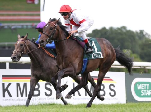 Favorit Nitaro nach Sieg ins Zukunftsrennen in Iffezheim Nitaro siegt unter Andrasch Starke