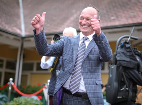 Bei Smrczek-Debüt - Spangled Star lässt für 40,3:1 den Toto beben Sascha Smrczek