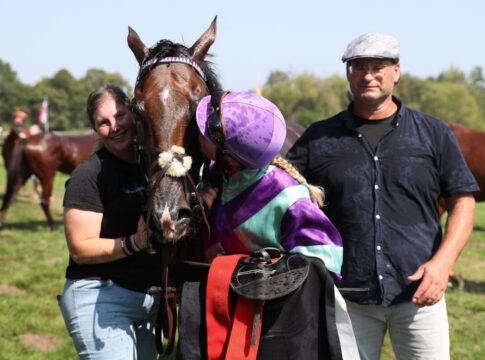 Shayan verblüfft den Trainer - Zehnter Saisonsieg für Peterschmitt Shayan siegt unter Nora Cronauer