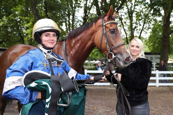 Synonymous siegt unter Celine Johne Synonymous siegt unter Celine Johne