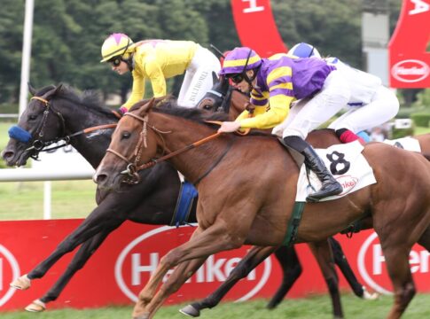 Derby-Siegreiterin schlägt Diana-Siegreiter: Wikinger mit Kampf Agl. II-Sieger Wikinger siegt unter Nina Baltromei