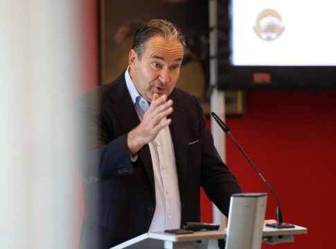 Baum bleibt Präsident, Philip von Ullmann neuer Vize der Besitzervereinigung Gregor Baum am Montag bei Jahreshaupt- und Mitgliederversammlung der Besitzervereinigung für Vollblutzucht und Rennen e.V.