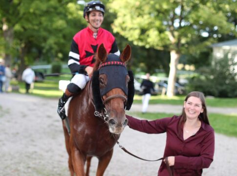 Tabet gewinnt weiter auf der Flachen - Sieg mit Oriental King in Düsseldorf Oriental King siegt unter Hakim Tabet