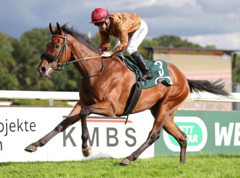 Wieder Turganaaly Uulu! Love Me Tender in besserem Stil erfolgreich Love Me Tender siegt unter Esentur Turganaaly Uulu