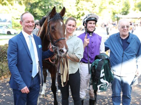 Außenseiter in Mannheim: "Gemeinte" Ageless Lips und J'adore L'or in Köln Ageless Lips und Team