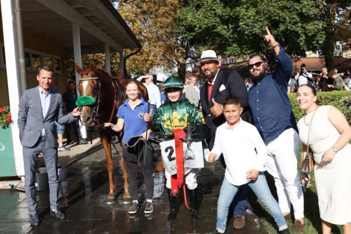 Shining Yellow und Team